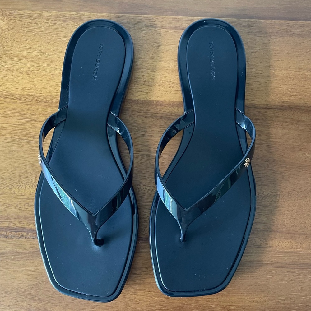 NWT Tory Burch Roxanne Flip Flops